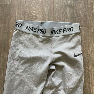 GRAY NIKE LEGGINGS